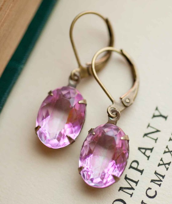 How fabulous would these earrings be for the bride or against a soft grey